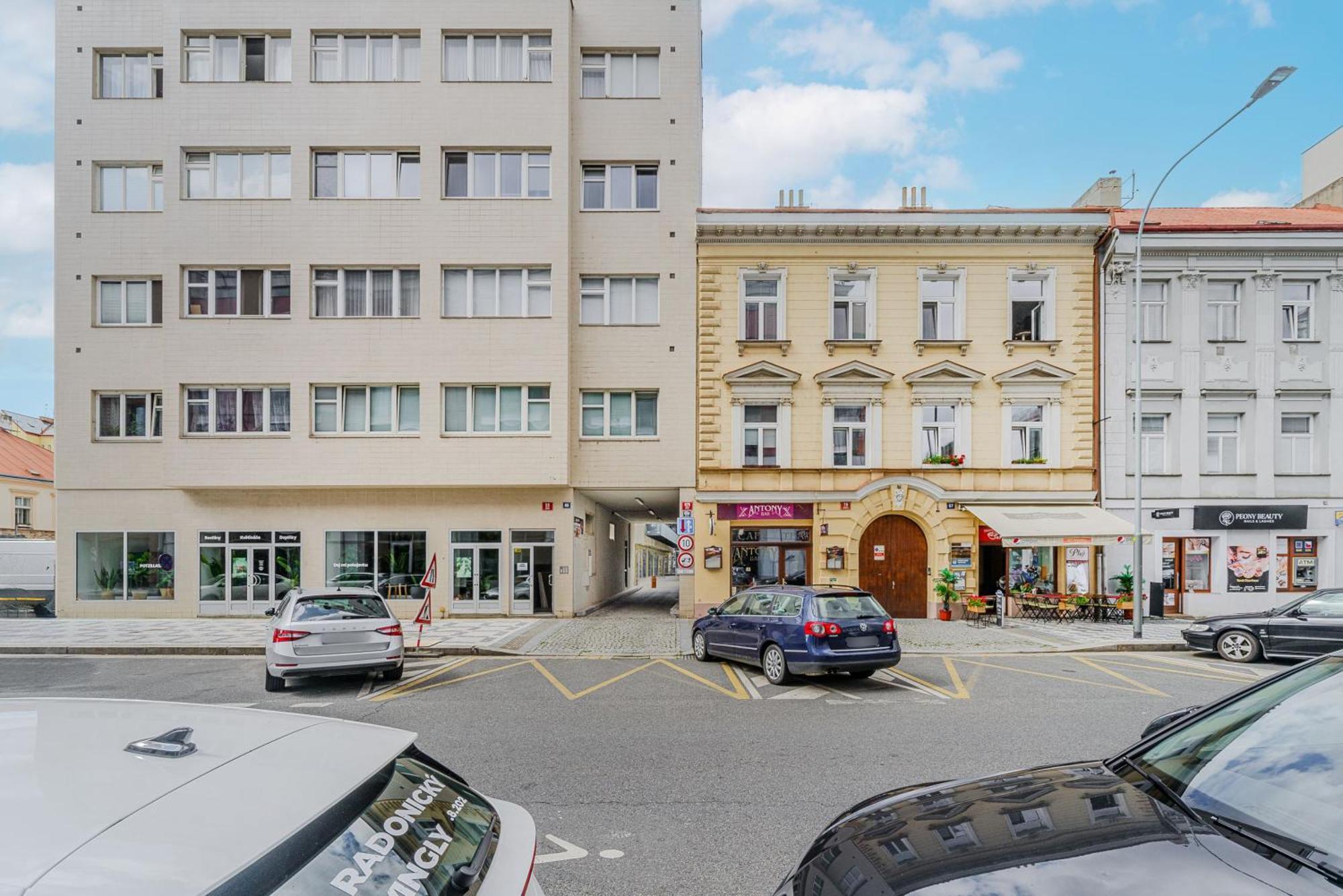 2-Level Apartments On Krizikova Near The Metro Praga Esterno foto